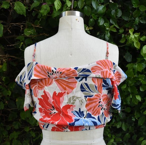 ASTR summer floral viscose off shoulder crop top - Picture 2 of 4